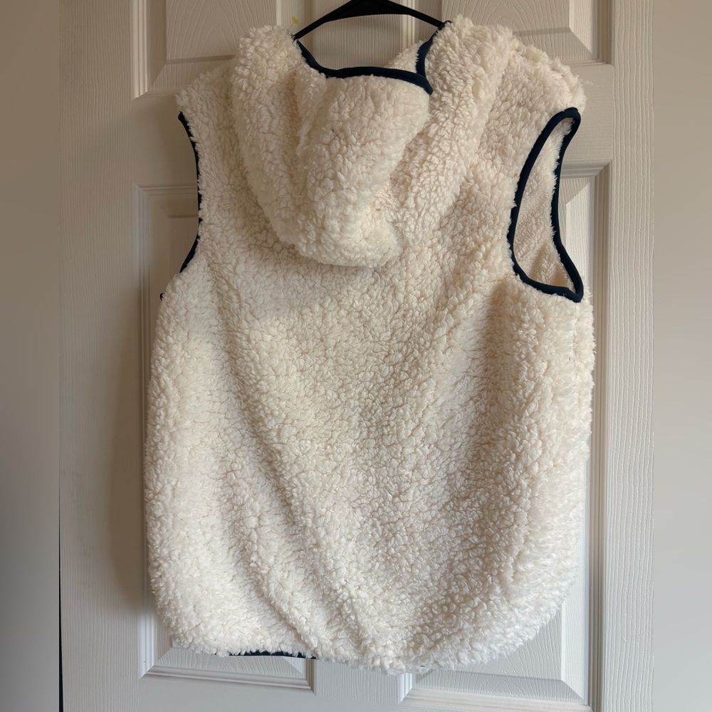 Weatherproof Vintage White Vest with Dark Trim - Picture 5 of 6